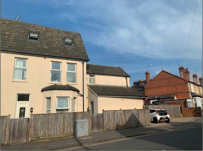 Studio To Rent In Grange Avenue, Reading, RG6