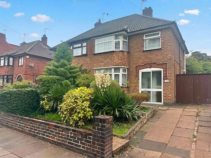 3 Bedroom Semi-Detached House For Sale In Glenfield Road, Leicester, LE3