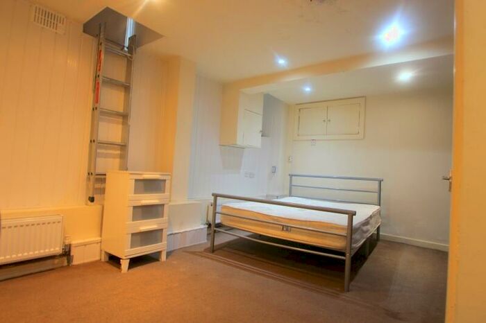 3 Bedroom Terraced House To Rent In Kelsall Avenue, Hyde Park, Leeds, LS6