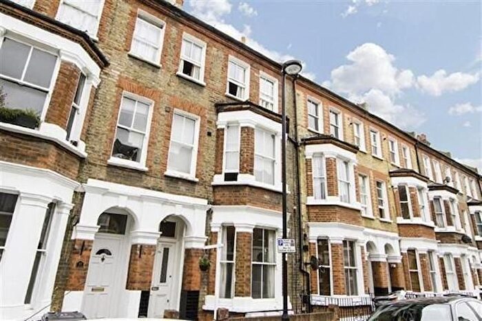 4 Bedroom Flat To Rent In Rita Road, Vauxhall, SW8