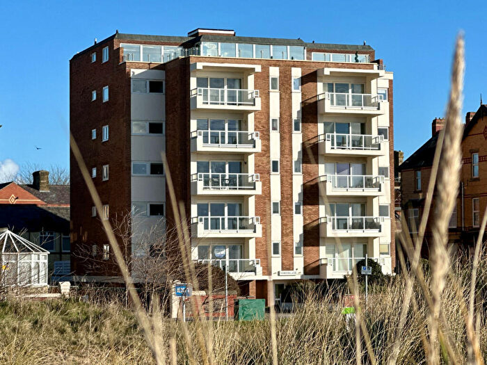 2 Bedroom Apartment For Sale In North Promenade, Lytham St. Annes, FY8