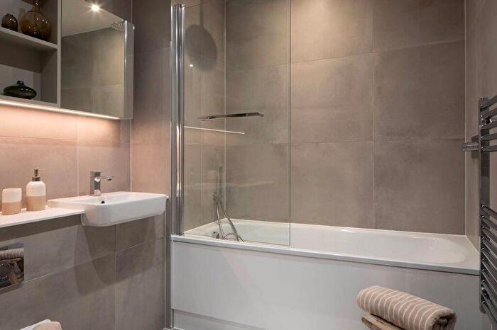 4 Bedroom House For Sale In Frankum Mews, Wood Green, N22