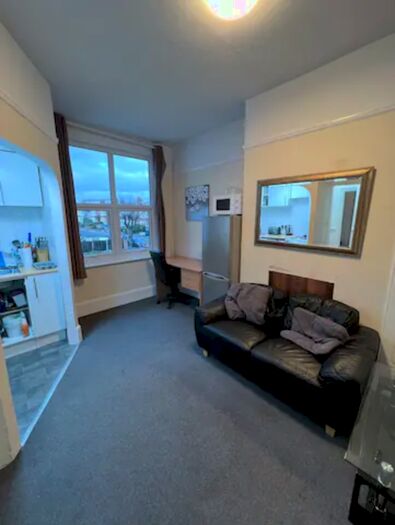 1 Bedroom Flat To Rent In Riviera Drive, Southend-on-Sea, SS1