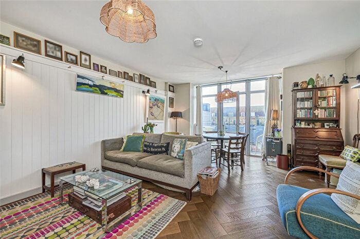 2 Bedroom Flat For Sale In Townmead Road, Fulham, London, SW6