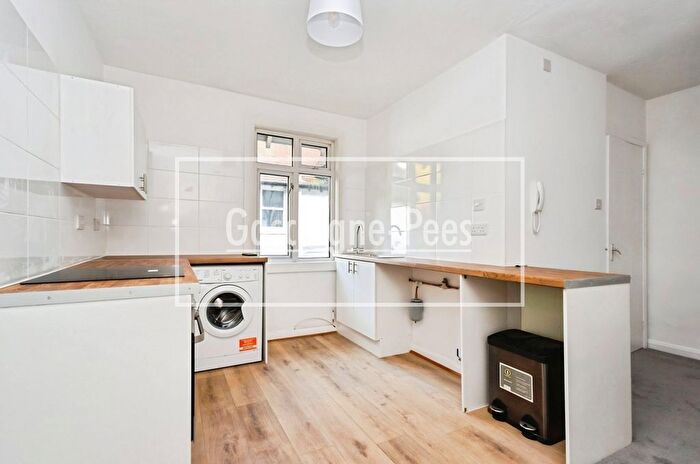 Studio To Rent In Shirley Court, Guildford, GU1