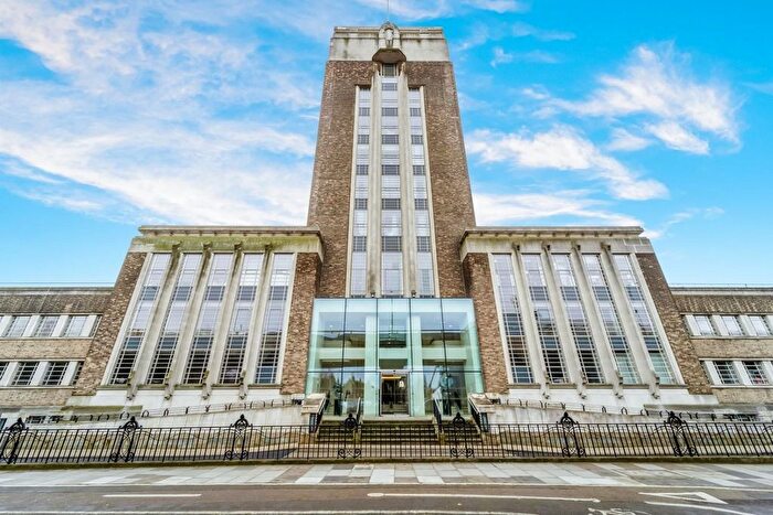1 Bedroom Flat To Rent In Great West Road, Brentford, TW8