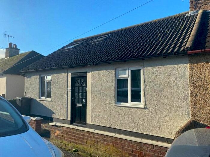 4 Bedroom Property To Rent In Grove Crescent, Littlehampton, BN17