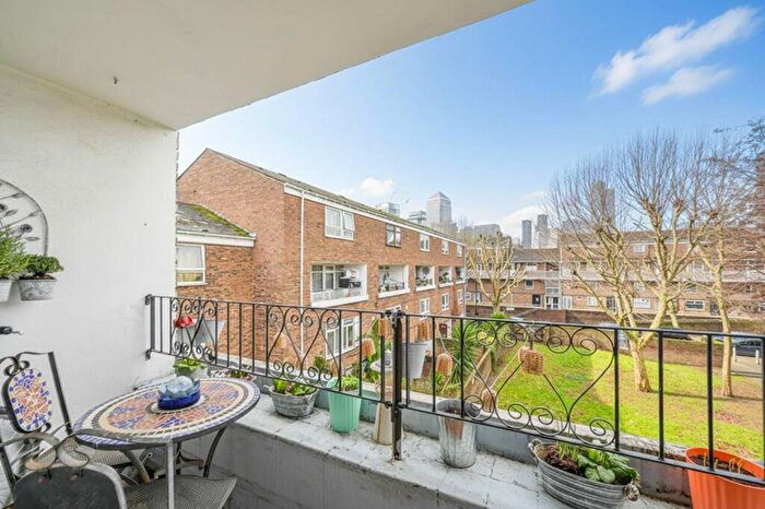 3 Bedroom Flat For Sale In Gough Walk, Tower Hamlets, London, E14