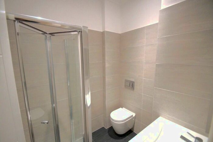 2 Bedroom Apartment To Rent In The Crescent, Bedford, Bedfordshire, To £ Pcm, MK40