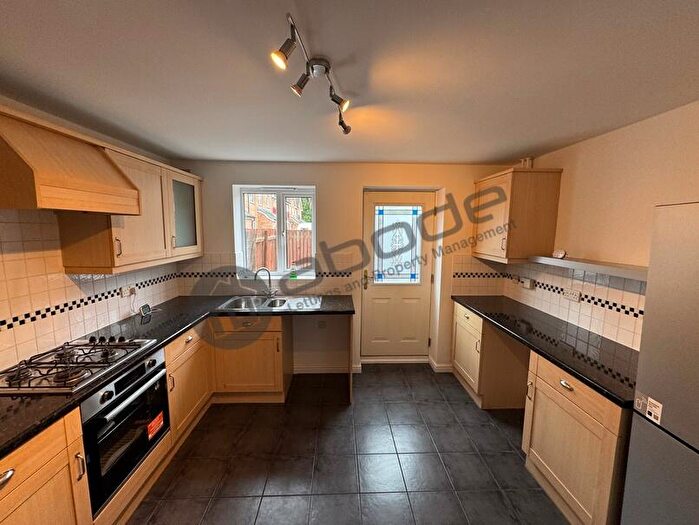 3 Bedroom Town House To Rent In Wain Avenue, Chesterfield, Derbyshire, S41