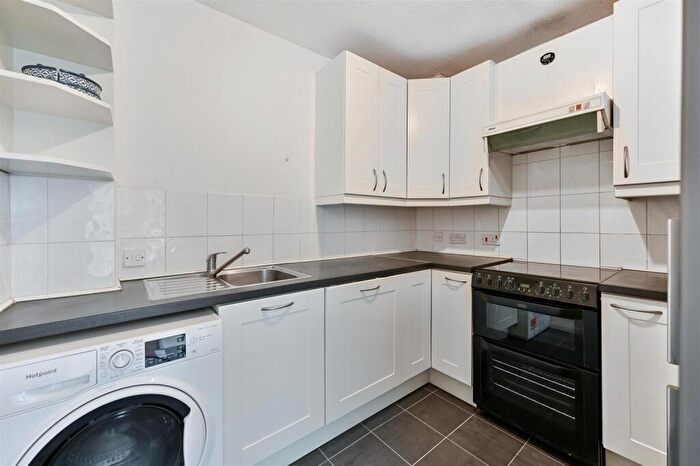 2 Bedroom Apartment For Sale In Stratheden Place, Reading, RG1