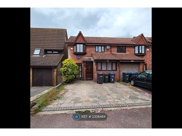 3 Bedroom Terraced House To Rent In Cottongrass Close, Croydon, CR0