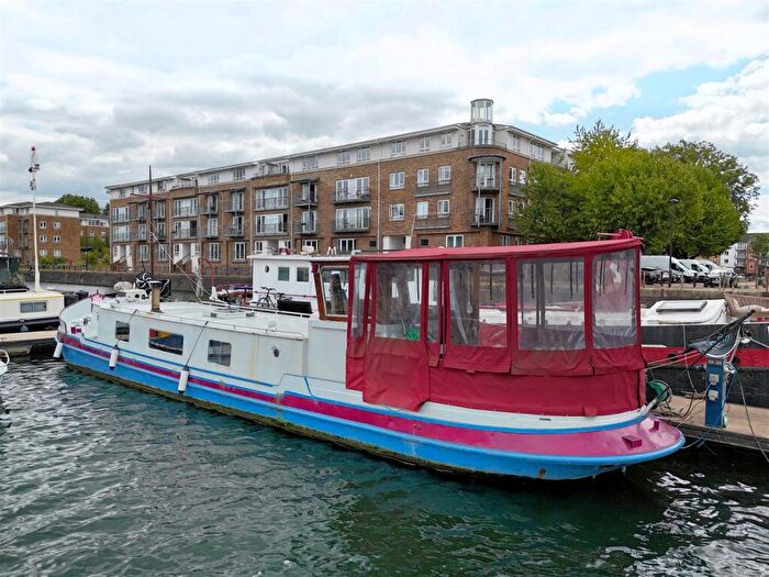 1 Bedroom House Boat For Sale In Albert Ross, South Dock Marina, Southwark, SE16