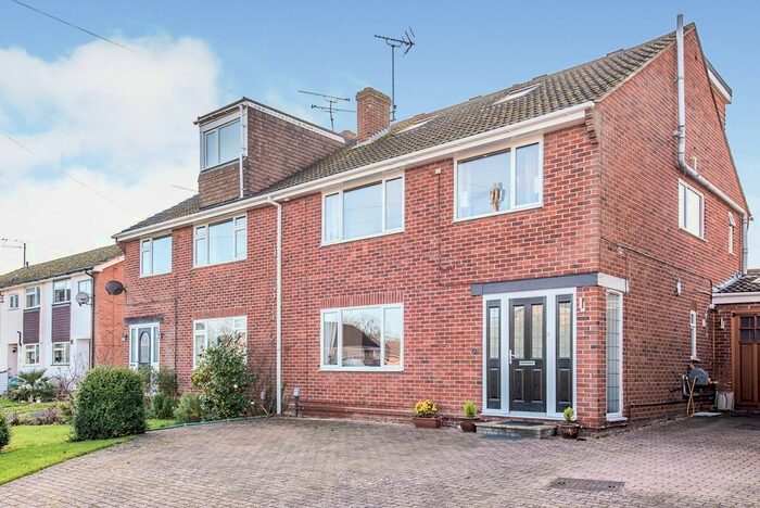 1 Bedroom Flat To Rent In Curl Way, Wokingham RG41