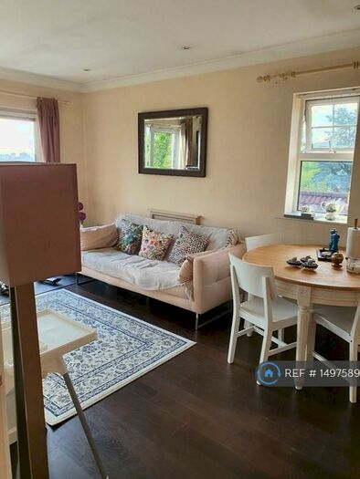 2 Bedroom Flat To Rent In Woodlands Court, Southampton, SO18