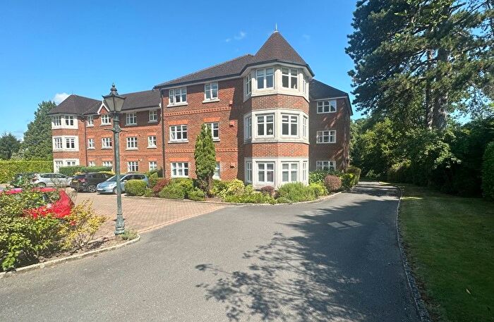 2 Bedroom Flat To Rent In St. Johns Hill Road, St. Johns, Woking, GU21