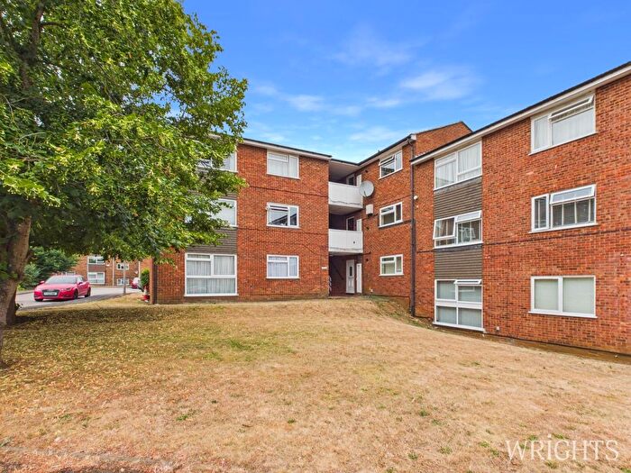 1 Bedroom Flat For Sale In Woburn Close, Stevenage, SG2