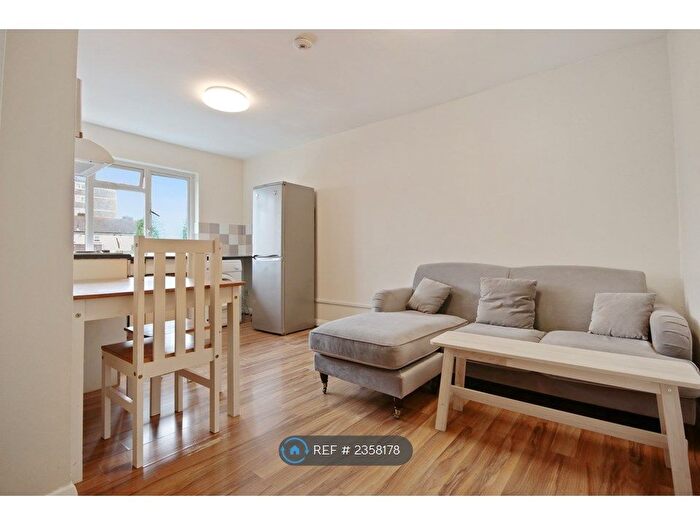2 Bedroom Flat To Rent In Claremont Close, London, E16