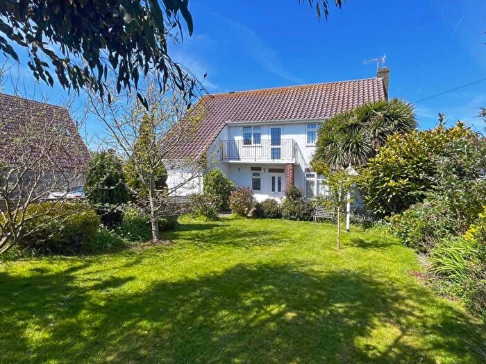 3 Bedroom Detached House For Sale In Oval Waye, Ferring, Worthing, BN12