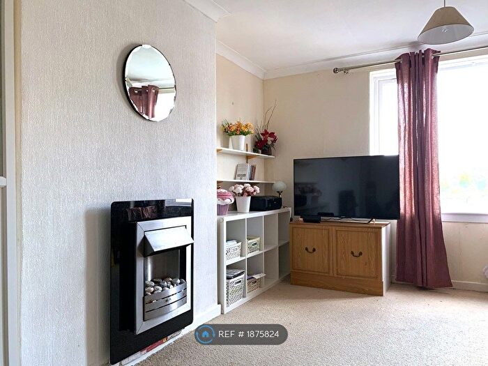 2 Bedroom Flat To Rent In Helensburgh Drive, Glasgow, G13