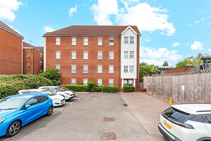 2 Bedroom Flat For Sale In Faraday Court, Bessemer Close, Basildon, Essex, SS16