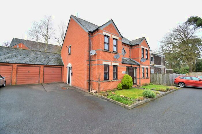 1 Bedroom Maisonette To Rent In Kashmir Court, Guildford Road West, Farnborough, Hampshire, GU14