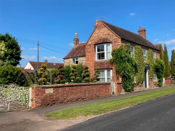 4 Bedroom Detached House For Sale In Main Street, Offenham, Evesham, WR11