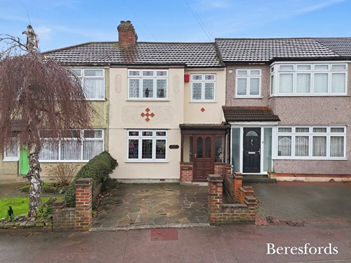 3 Bedroom Terraced House For Sale In Gorseway, Romford, RM7