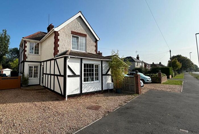 3 Bedroom Detached House For Sale In Broadway, Yaxley, PE7