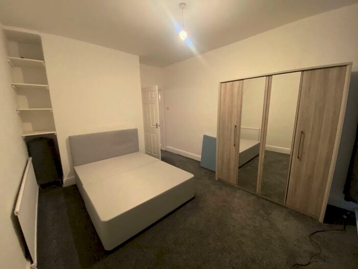 1 Bedroom Flat To Rent In Kimberley Drive, L23