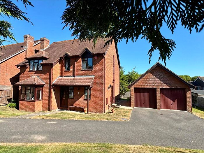 4 Bedroom Detached House For Sale In Kivernell Place, Milford On Sea, Hampshire, SO41