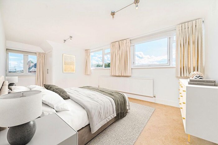 3 Bedroom Flat To Rent In Berkeley Place, Wimbledon, SW19