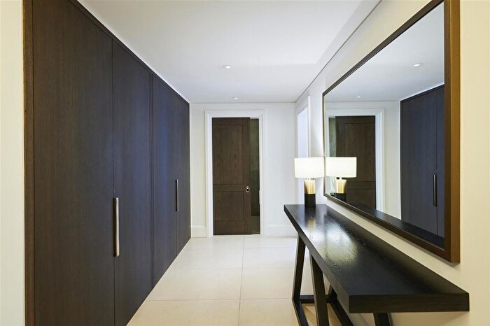 1 Bedroom Flat To Rent In Duke Street, London, W1K