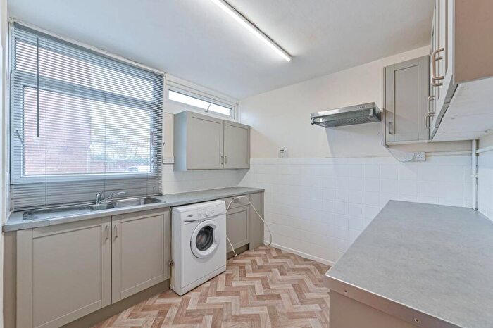 3 Bedroom Maisonette To Rent In Lympstone Gardens, Peckham, London, SE15