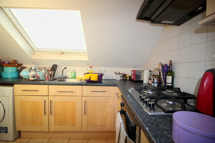 Studio To Rent In Top Floor Studio, Forest Drive West, Leytonstone, E11