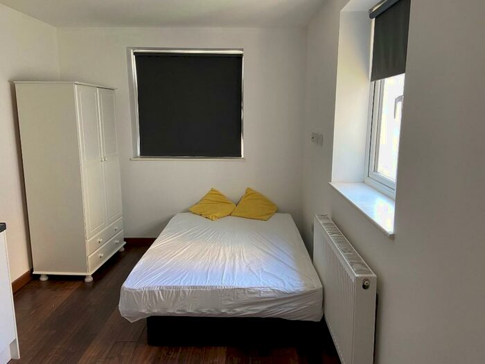 1 Bedroom Flat To Rent In Chalvey Road East, Slough, Berkshire, SL1