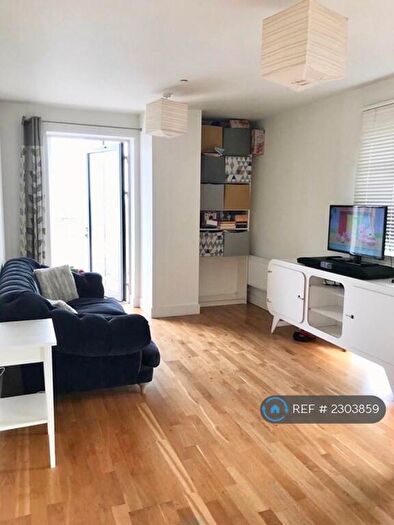 2 Bedroom Flat To Rent In Love Lane, Woolwich, SE18