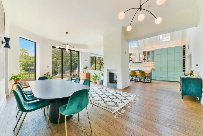 6 Bedroom Flat To Rent In Foxgrove Road, Beckenham, BR3