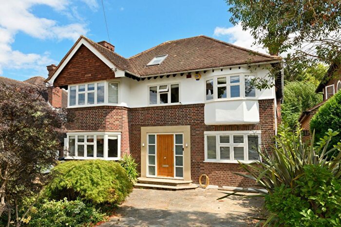 5 Bedroom Detached House For Sale In Claygate Lane, Esher, Surrey, KT10