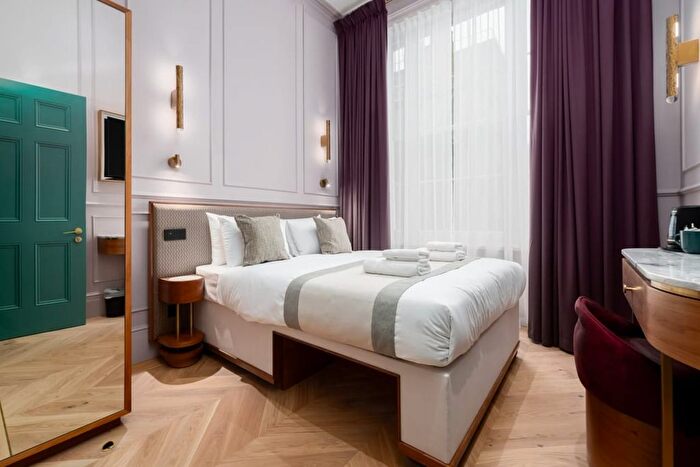 1 Bedroom Flat To Rent In Room, Fitzroy Street, London Dz, Uk, London, W1T