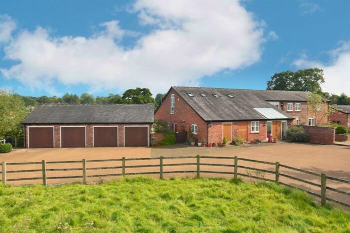 4 Bedroom Semi-Detached House For Sale In Wilmslow Old Road, Mottram St. Andrew, SK10