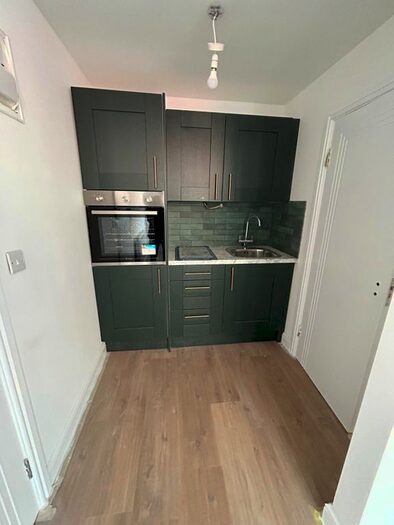 Studio To Rent In Finsbury Park Road, London, N4