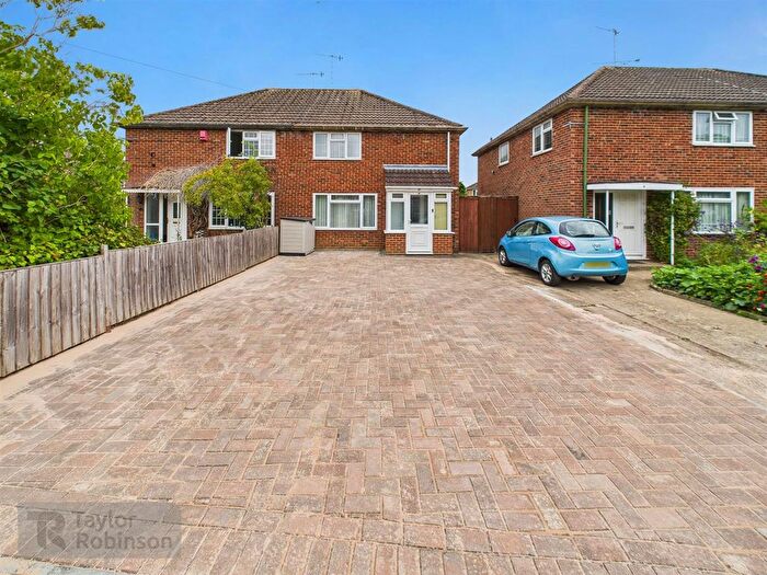 3 Bedroom Semi-detached House For Sale In Jordans Crescent, Langley Green, Crawley, RH11