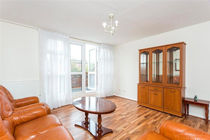 3 Bedroom Maisonette To Rent In Mowatt Close, Archway, N19