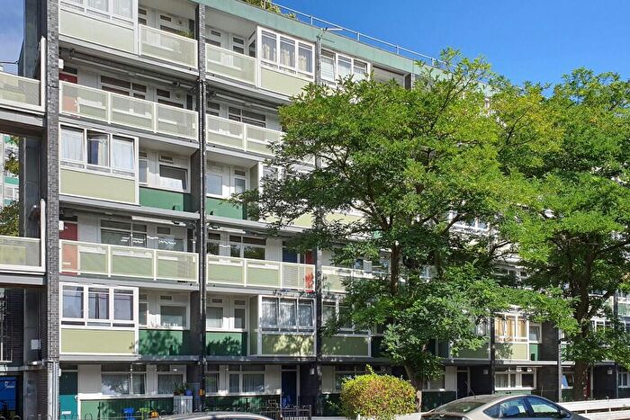 3 Bedroom Maisonette To Rent In Sceaux Gardens, London, SE5