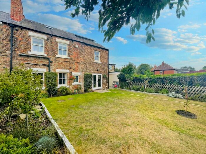 4 Bedroom Link Detached House For Sale In Holly House, Old Vicarage Lane, Monk Fryston, Leeds, LS25