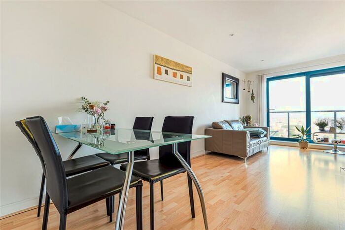 2 Bedroom Apartment To Rent In Western Gateway, Royal Victoria Dock, E16