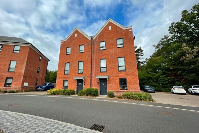 4 Bedroom Semi-Detached House To Rent In Darbyshire Road Aldershot, GU11