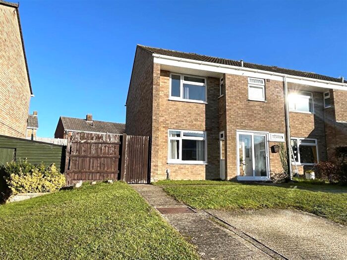 3 Bedroom Semi-Detached House For Sale In Boundary Road, Laverstock, Salisbury, SP1