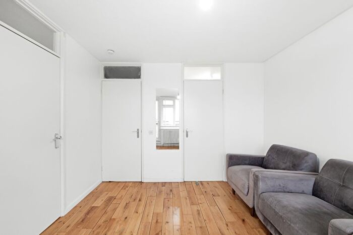 1 Bedroom Flat For Sale In Lockwood Square, London, SE16